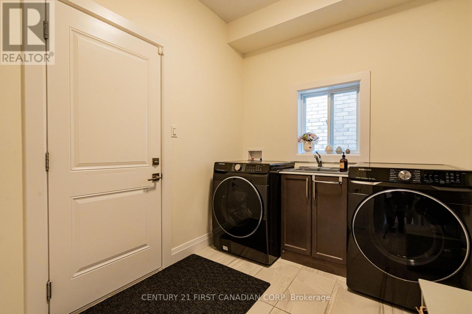 2085 Gough Avenue, London North, Ontario  N5X 0K4 - Photo 12 - X12993376