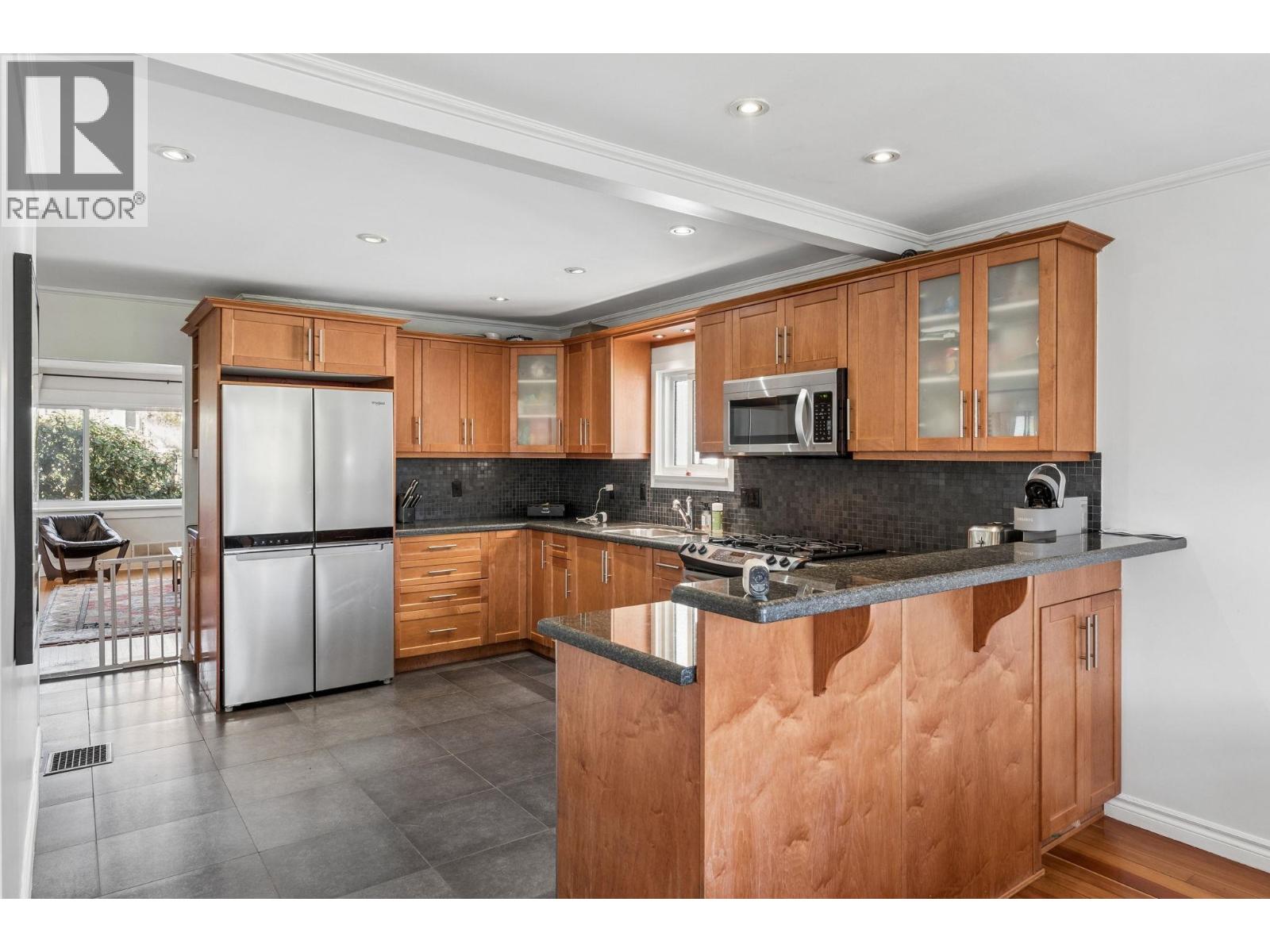 2486 Eton Street, Vancouver, British Columbia  V5K 1J5 - Photo 11 - R3110437