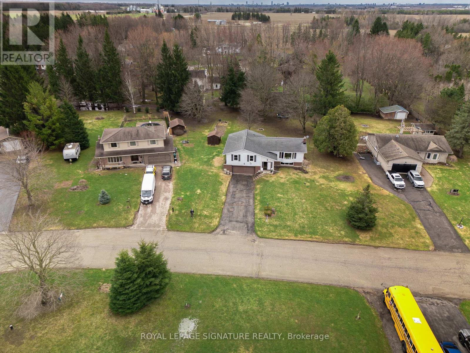 27 Sunset Drive, Woolwich, Ontario  N0B 2V0 - Photo 2 - X12965290