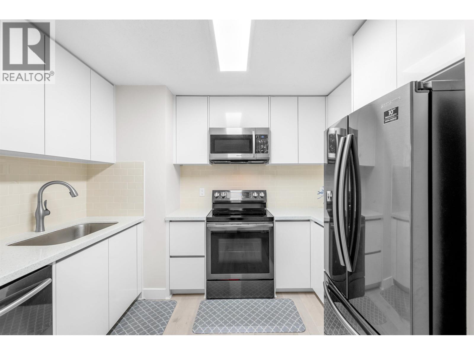 206 3668 Rae Avenue, Vancouver, British Columbia  V5R 6A7 - Photo 1 - R3110693