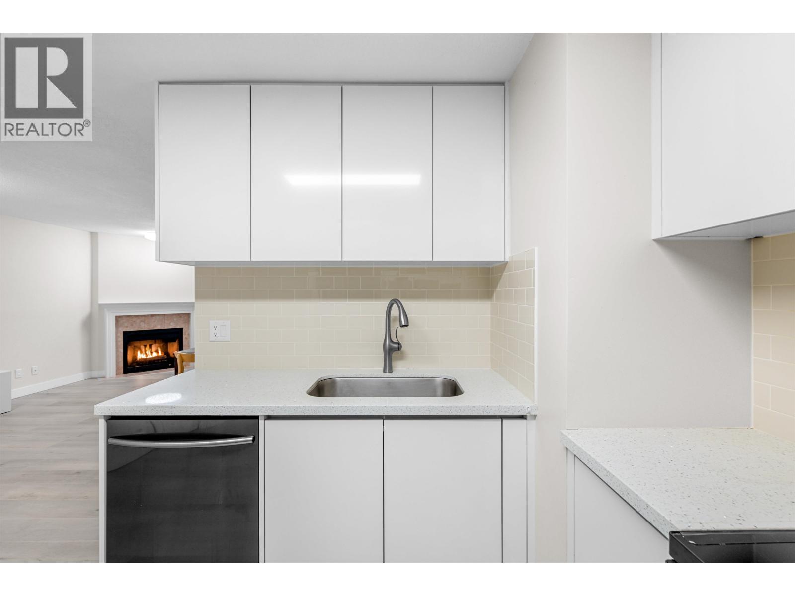 206 3668 Rae Avenue, Vancouver, British Columbia  V5R 6A7 - Photo 4 - R3110693