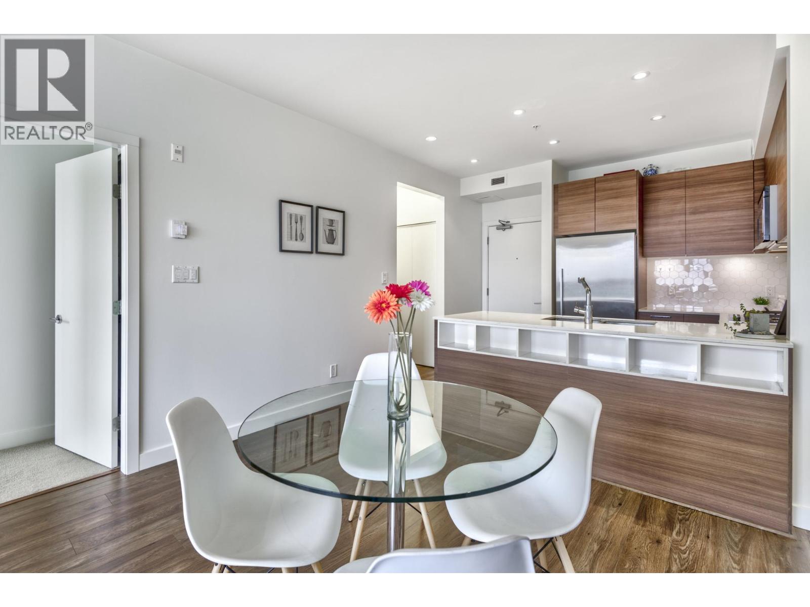 402 1061 Marine Drive, North Vancouver, British Columbia  V7P 1S6 - Photo 8 - R3110700