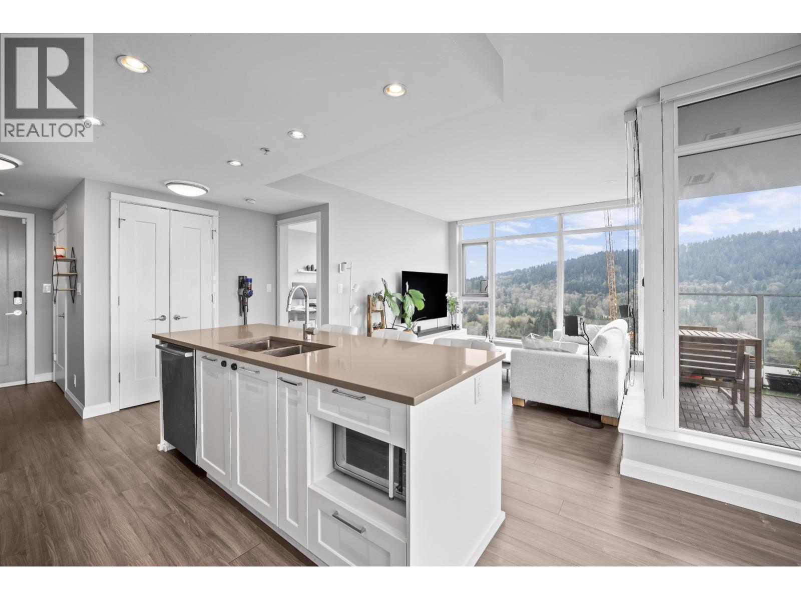 2005 520 Como Lake Avenue, Coquitlam, British Columbia  V3J 0E8 - Photo 11 - R3110711