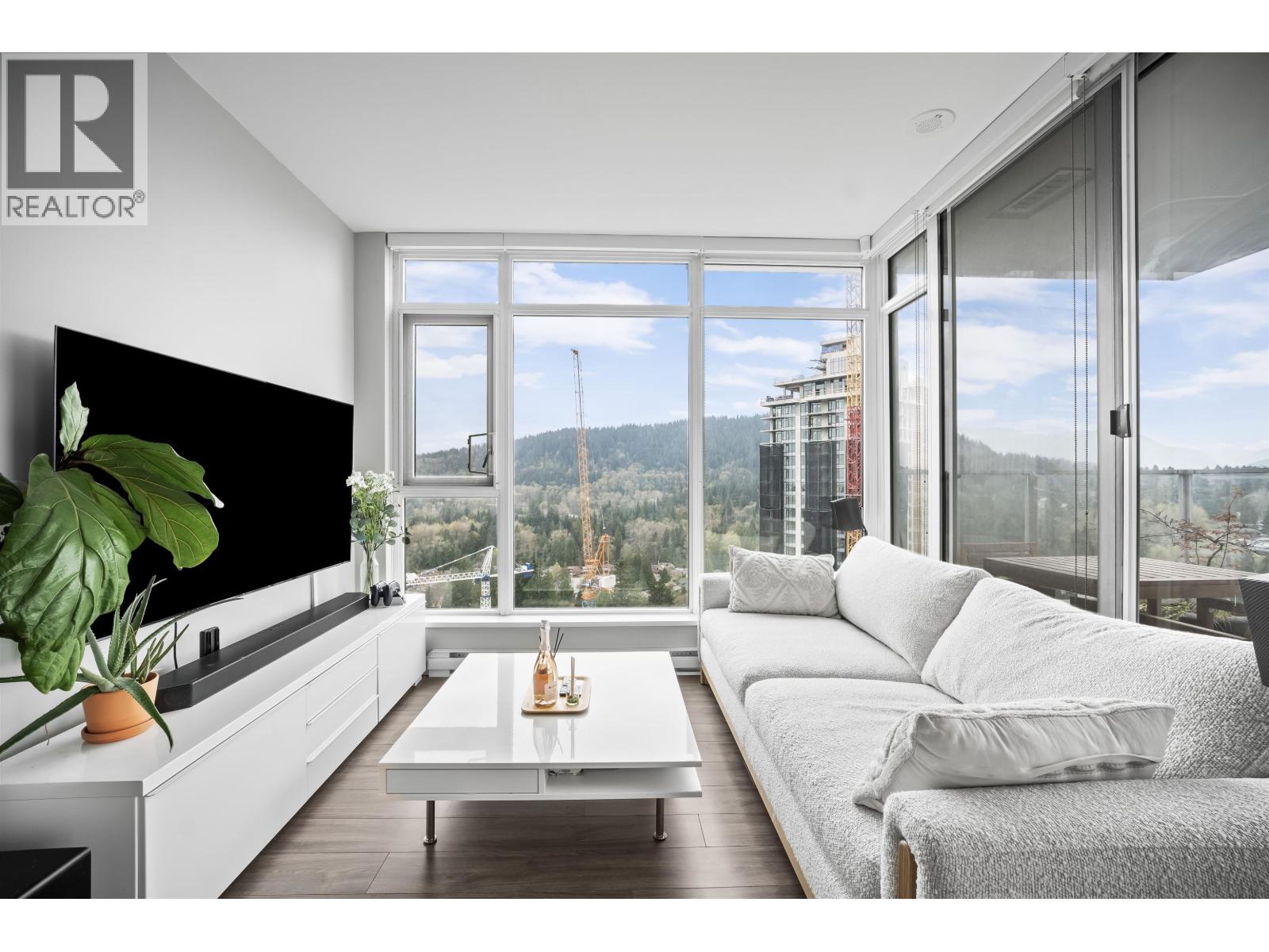 2005 520 Como Lake Avenue, Coquitlam, British Columbia  V3J 0E8 - Photo 12 - R3110711