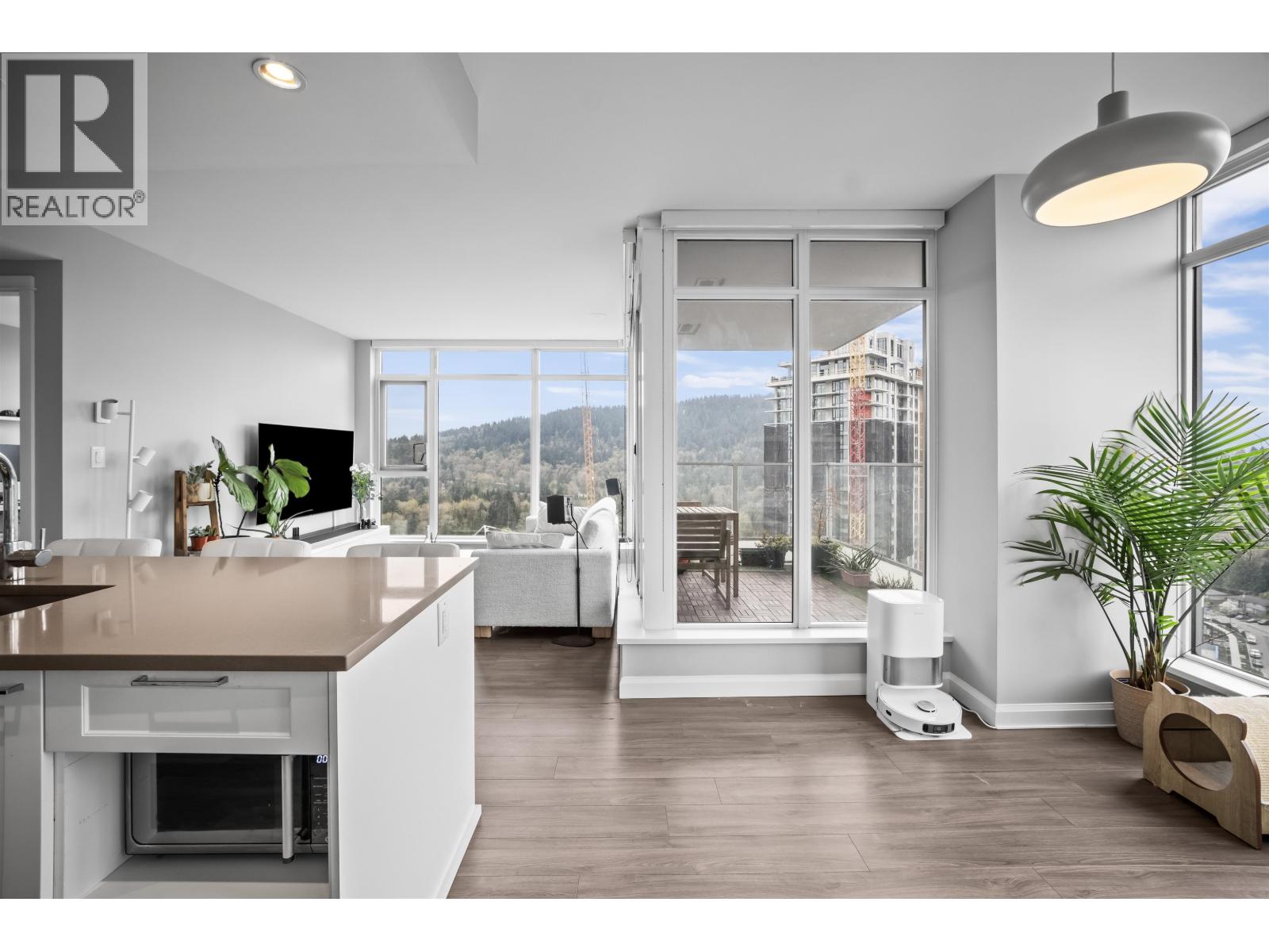 2005 520 Como Lake Avenue, Coquitlam, British Columbia  V3J 0E8 - Photo 14 - R3110711