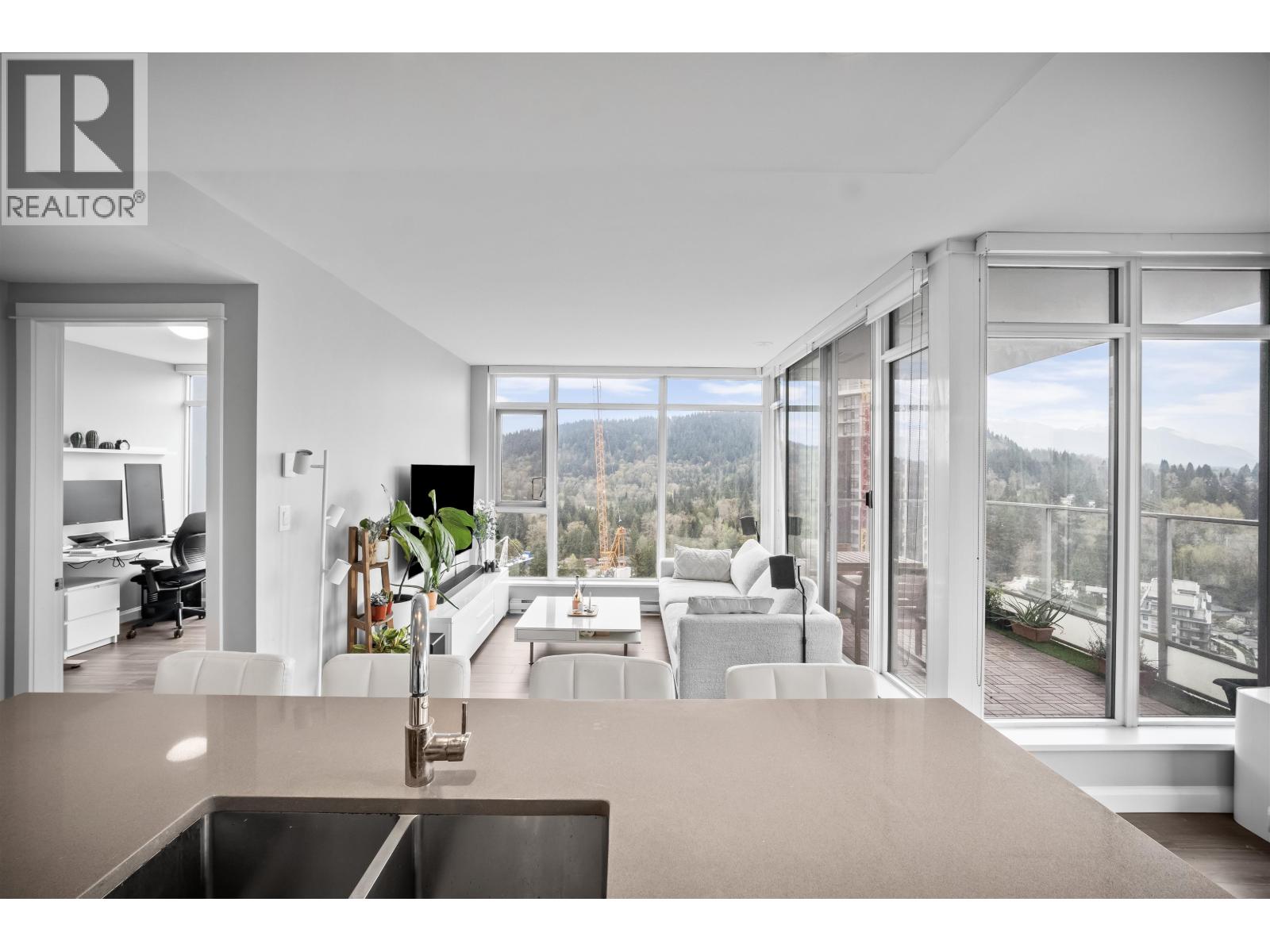 2005 520 Como Lake Avenue, Coquitlam, British Columbia  V3J 0E8 - Photo 15 - R3110711