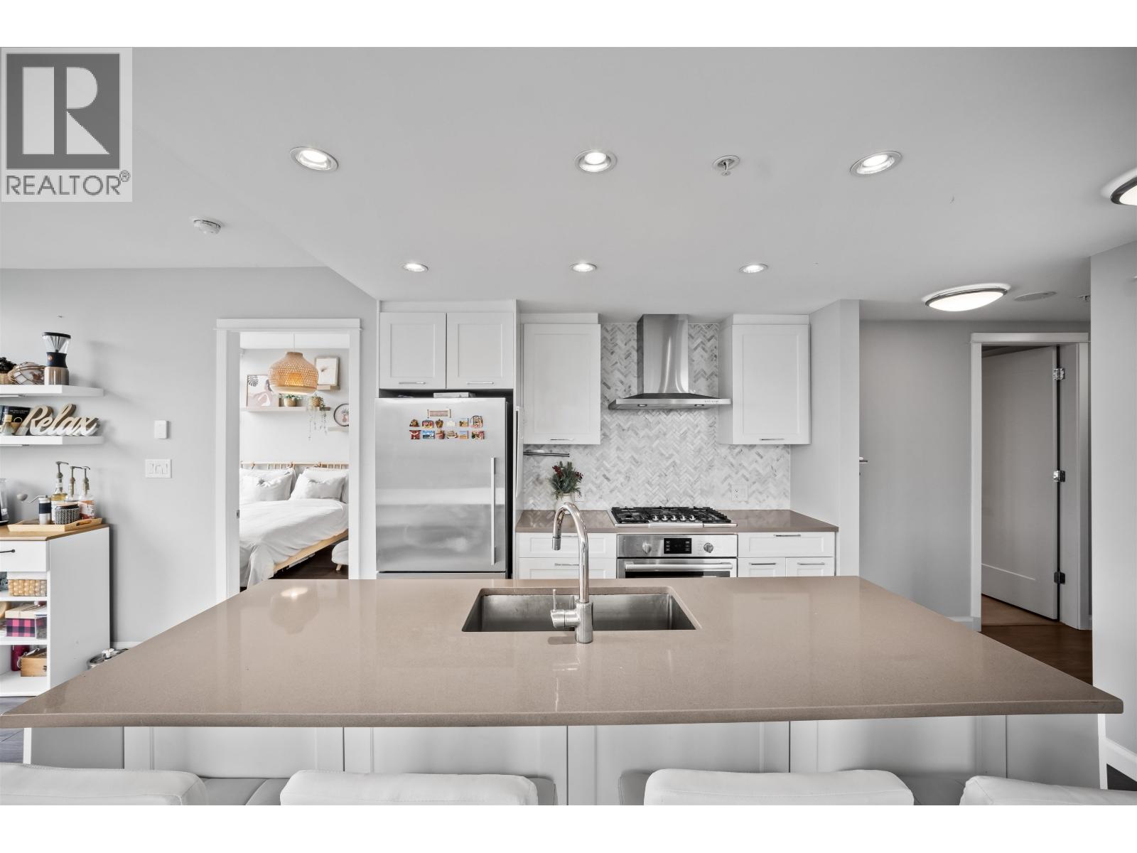 2005 520 Como Lake Avenue, Coquitlam, British Columbia  V3J 0E8 - Photo 7 - R3110711