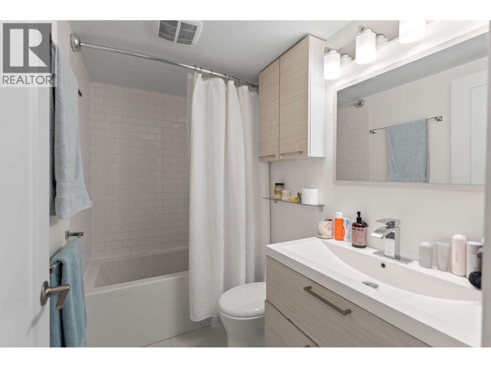 304 137 W 17th Street, North Vancouver, British Columbia  V7M 1V5 - Photo 13 - R3110767