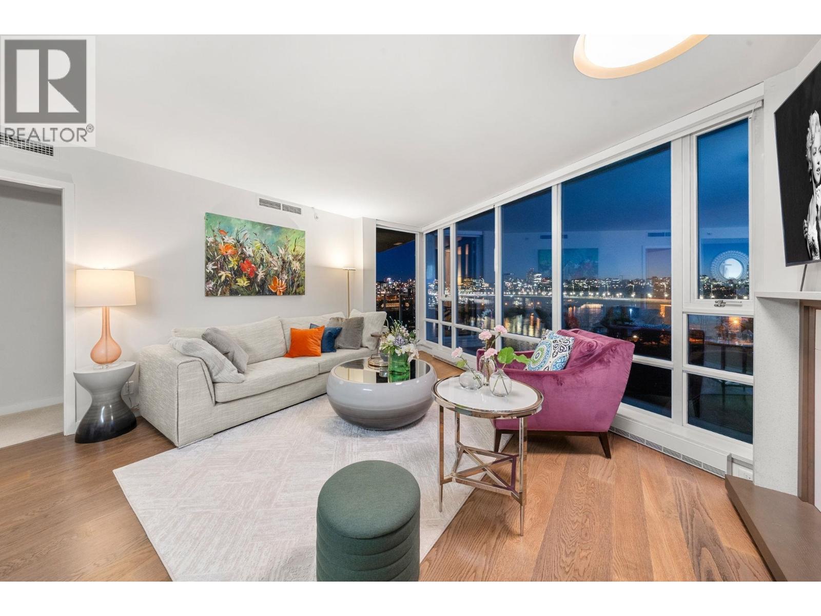 903 8 Smithe Mews, Vancouver, British Columbia  V6B 0A5 - Photo 4 - R3110799