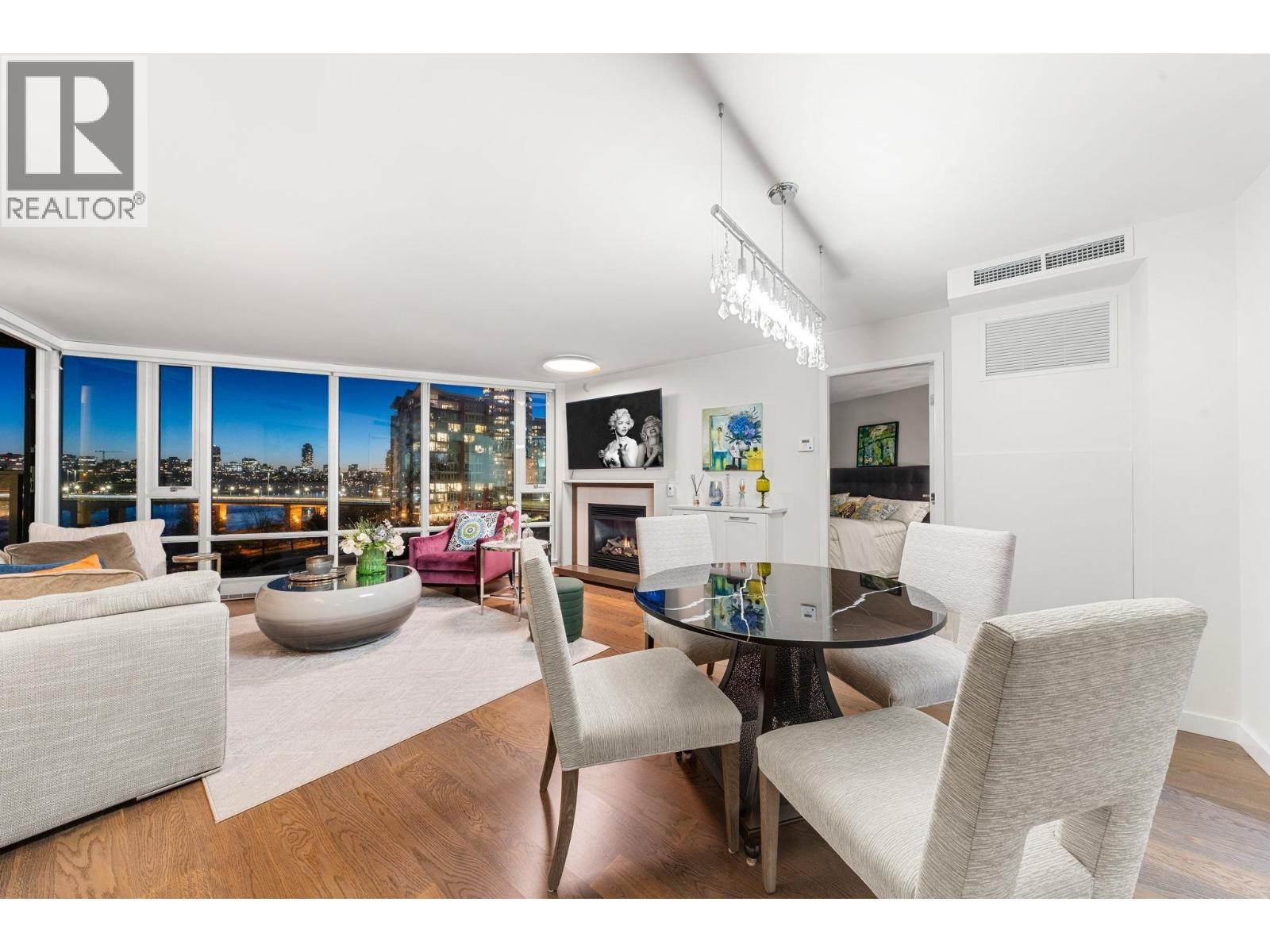 903 8 Smithe Mews, Vancouver, British Columbia  V6B 0A5 - Photo 6 - R3110799