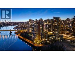 903 8 SMITHE MEWS, Vancouver, British Columbia