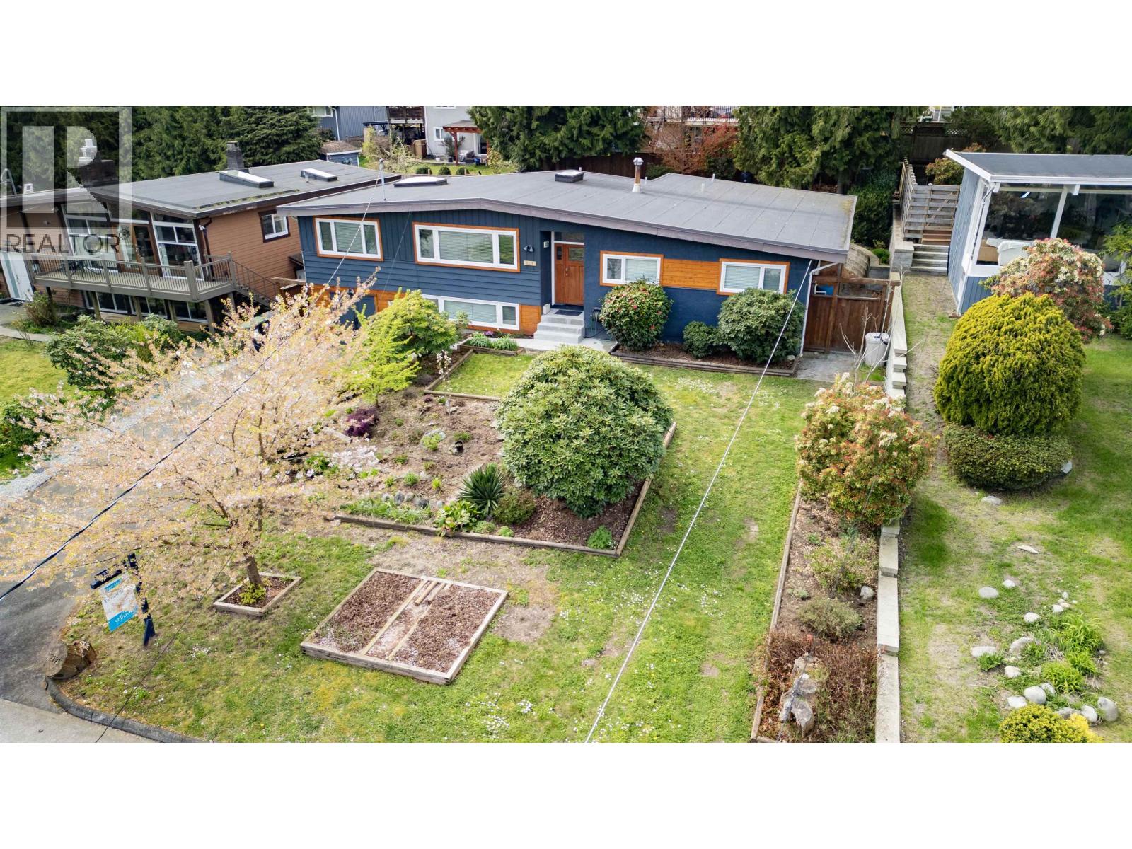 2175 Greylynn Crescent, North Vancouver, British Columbia  V7J 2X6 - Photo 3 - R3110704