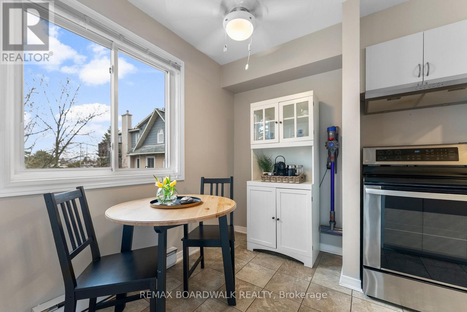 614 Tanguay Court, Ottawa, Ontario  K2L 3X3 - Photo 12 - X12993372