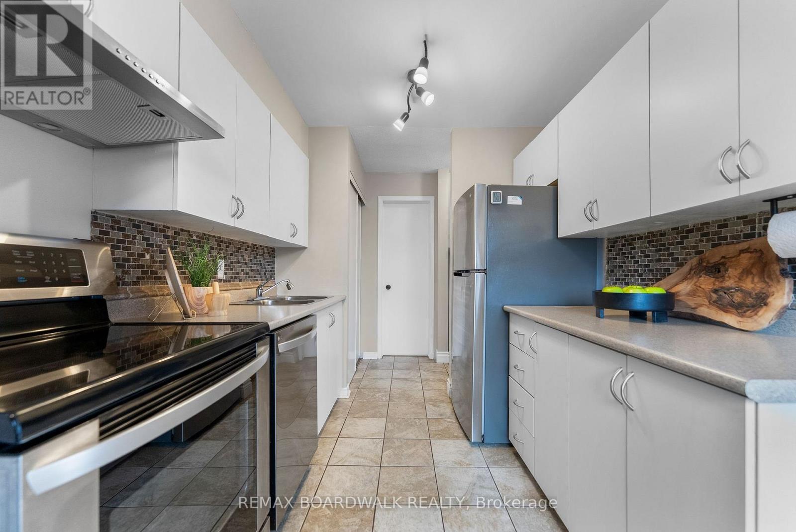 614 Tanguay Court, Ottawa, Ontario  K2L 3X3 - Photo 14 - X12993372