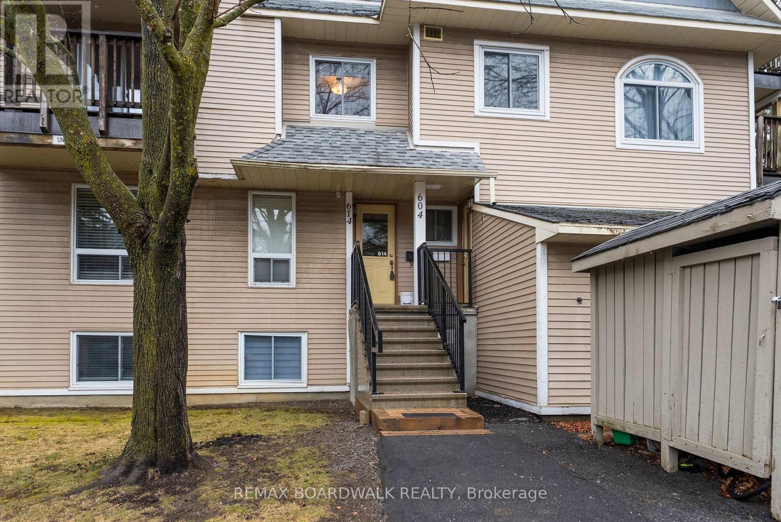 614 Tanguay Court, Ottawa, Ontario  K2L 3X3 - Photo 2 - X12993372