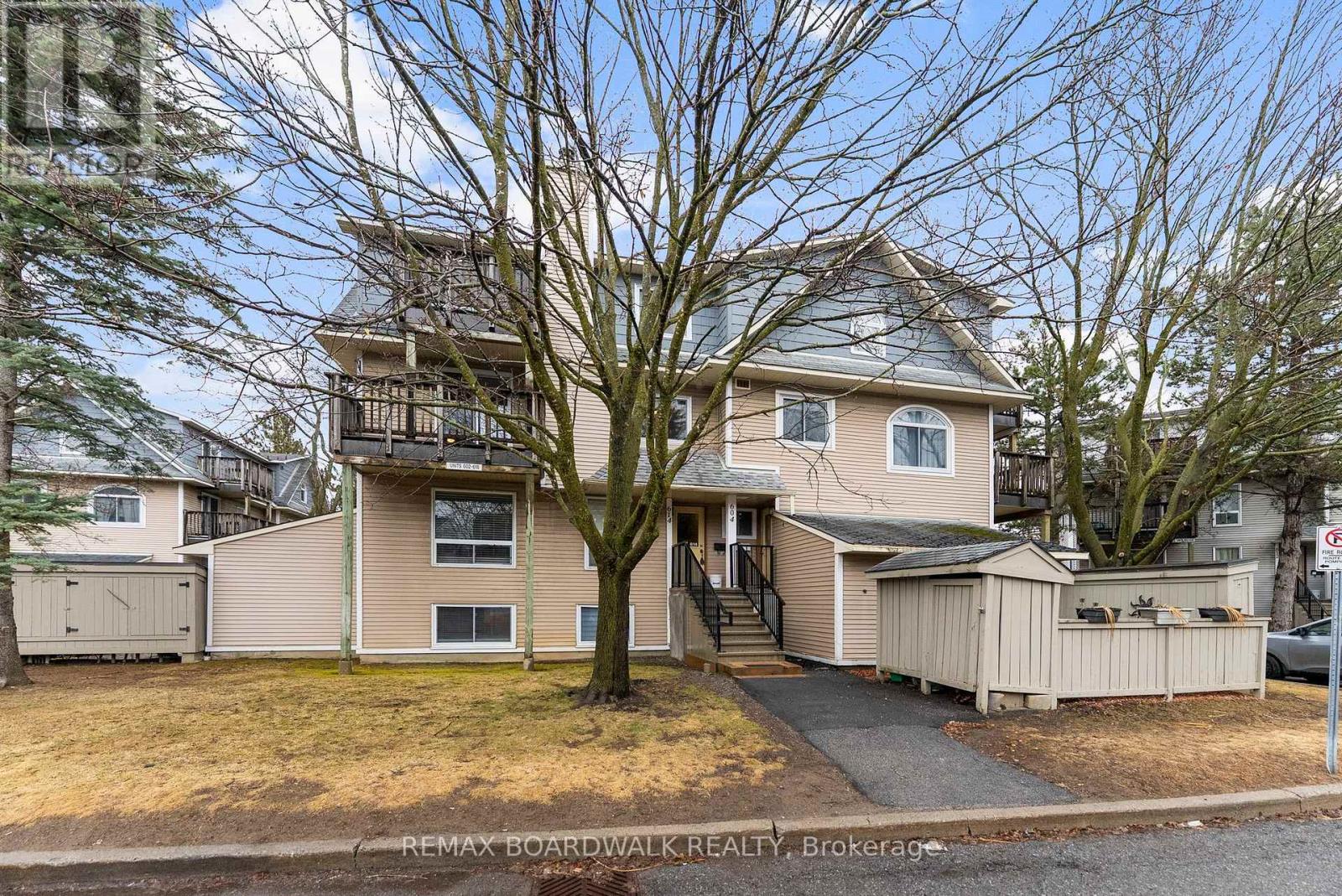 614 Tanguay Court, Ottawa, Ontario  K2L 3X3 - Photo 3 - X12993372