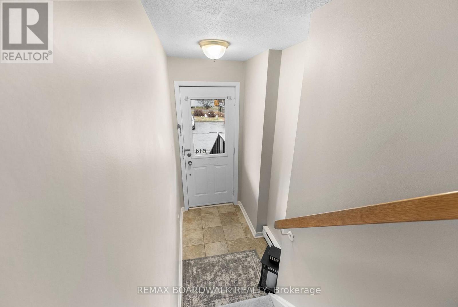 614 Tanguay Court, Ottawa, Ontario  K2L 3X3 - Photo 4 - X12993372