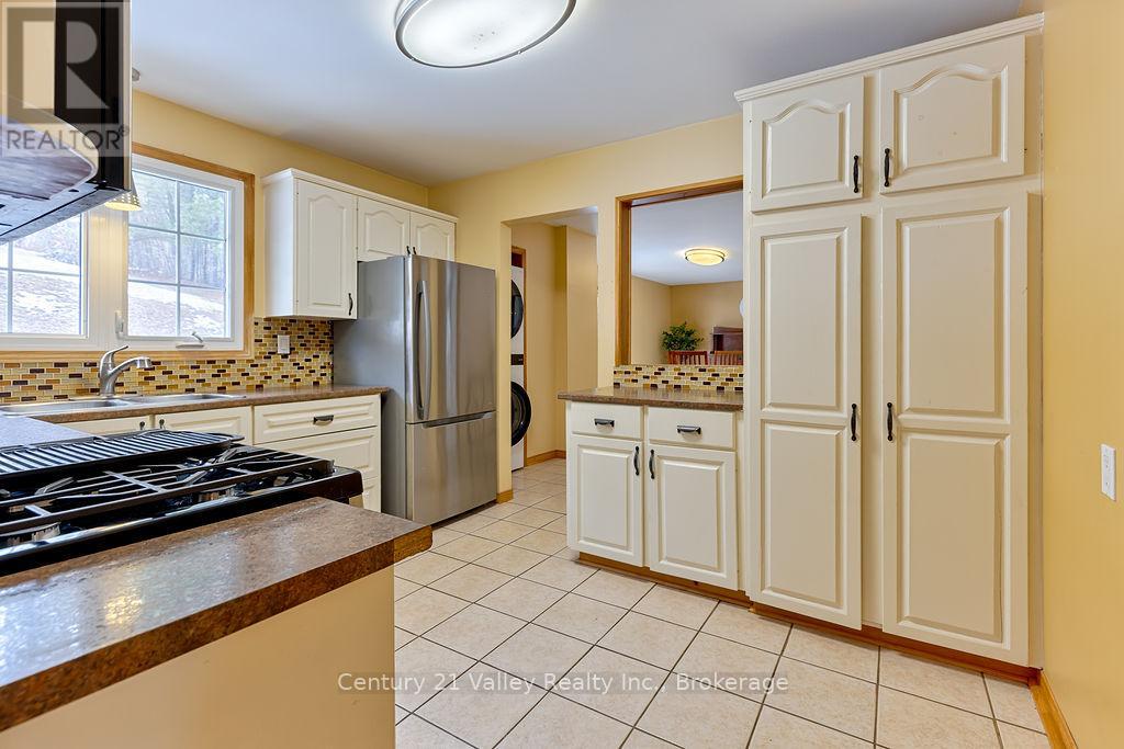 107 Augsburg Road, Bonnechere Valley, Ontario K0J 1T0 - Photo 15 - X12993374