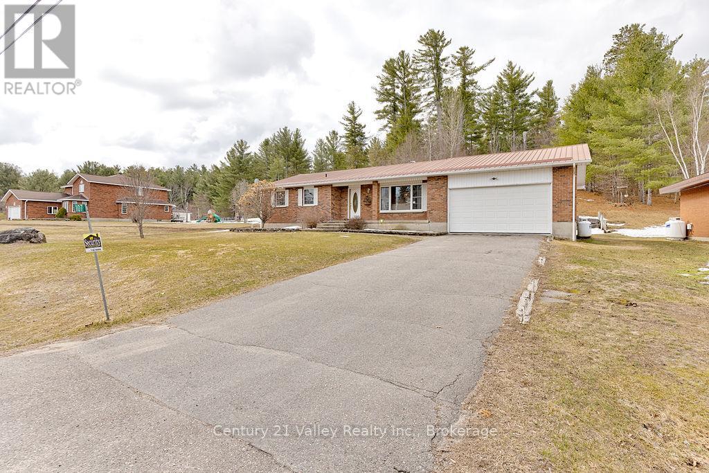 107 Augsburg Road, Bonnechere Valley, Ontario K0J 1T0 - Photo 2 - X12993374