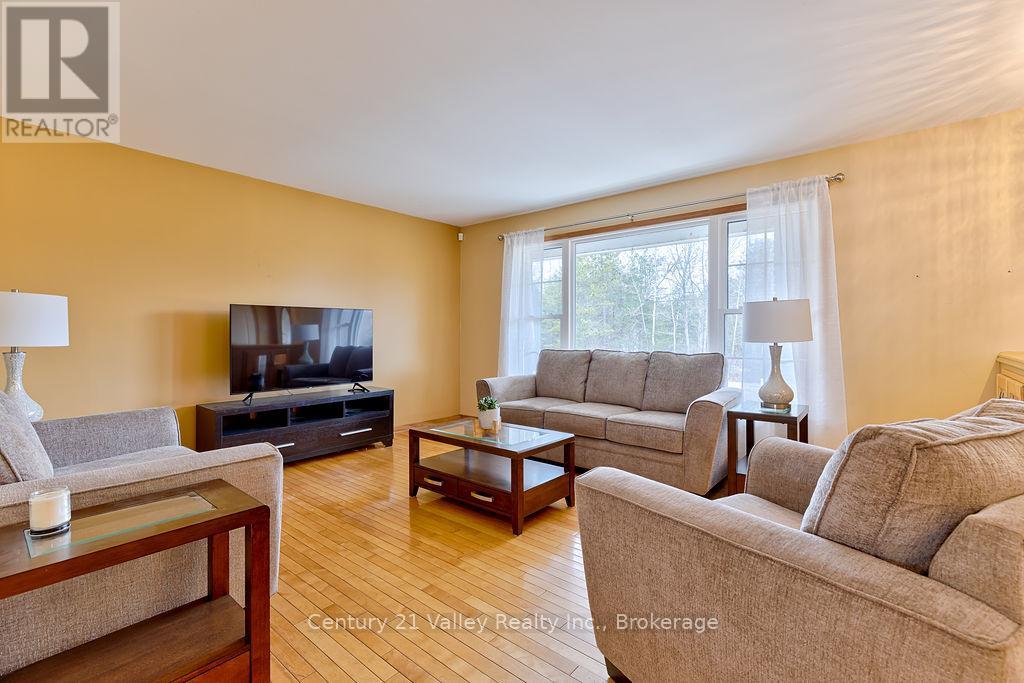 107 Augsburg Road, Bonnechere Valley, Ontario K0J 1T0 - Photo 21 - X12993374