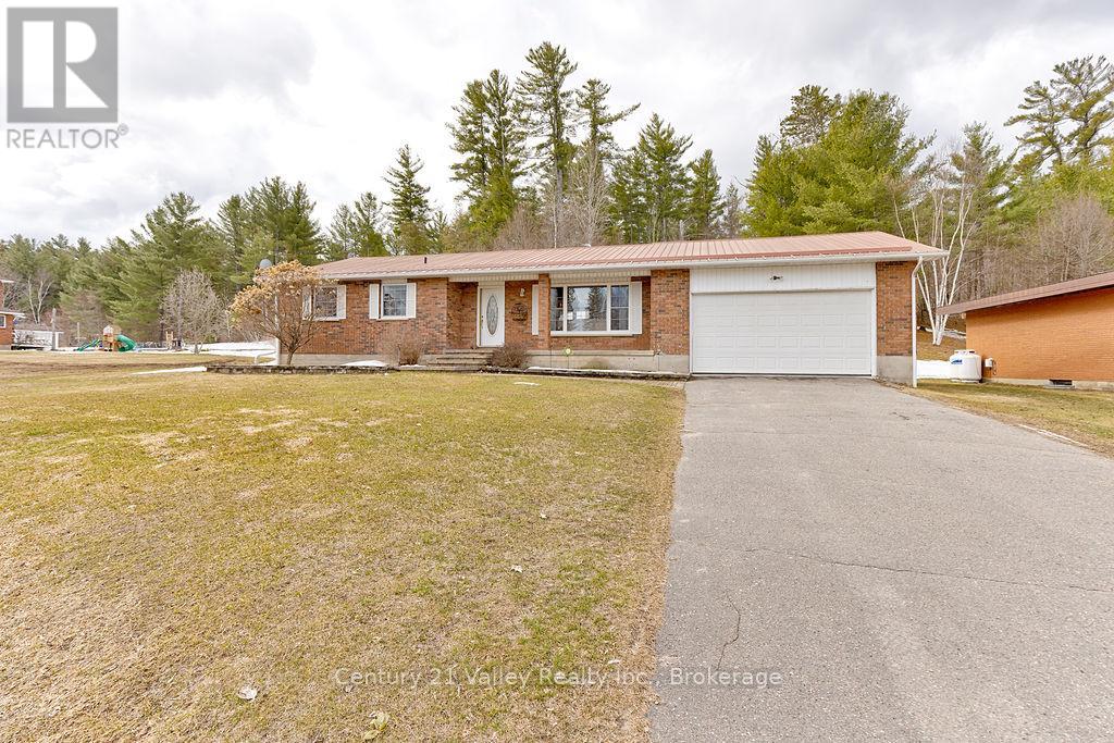 107 Augsburg Road, Bonnechere Valley, Ontario K0J 1T0 - Photo 3 - X12993374