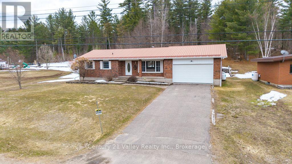 107 Augsburg Road, Bonnechere Valley, Ontario K0J 1T0 - Photo 4 - X12993374