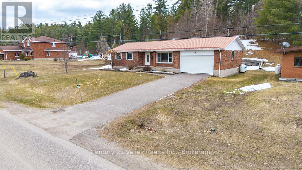 107 Augsburg Road, Bonnechere Valley, Ontario K0J 1T0 - Photo 5 - X12993374