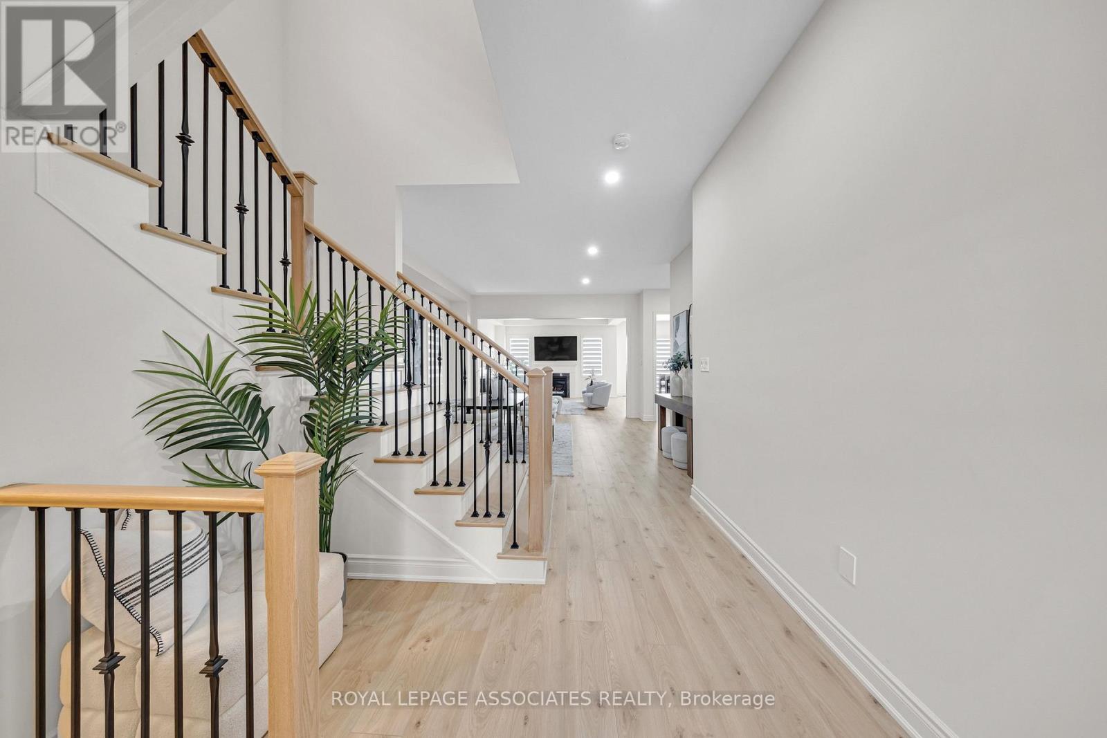 2215 Beckman Crescent, Oshawa, Ontario L1L 0W8 - Photo 5 - E12993378