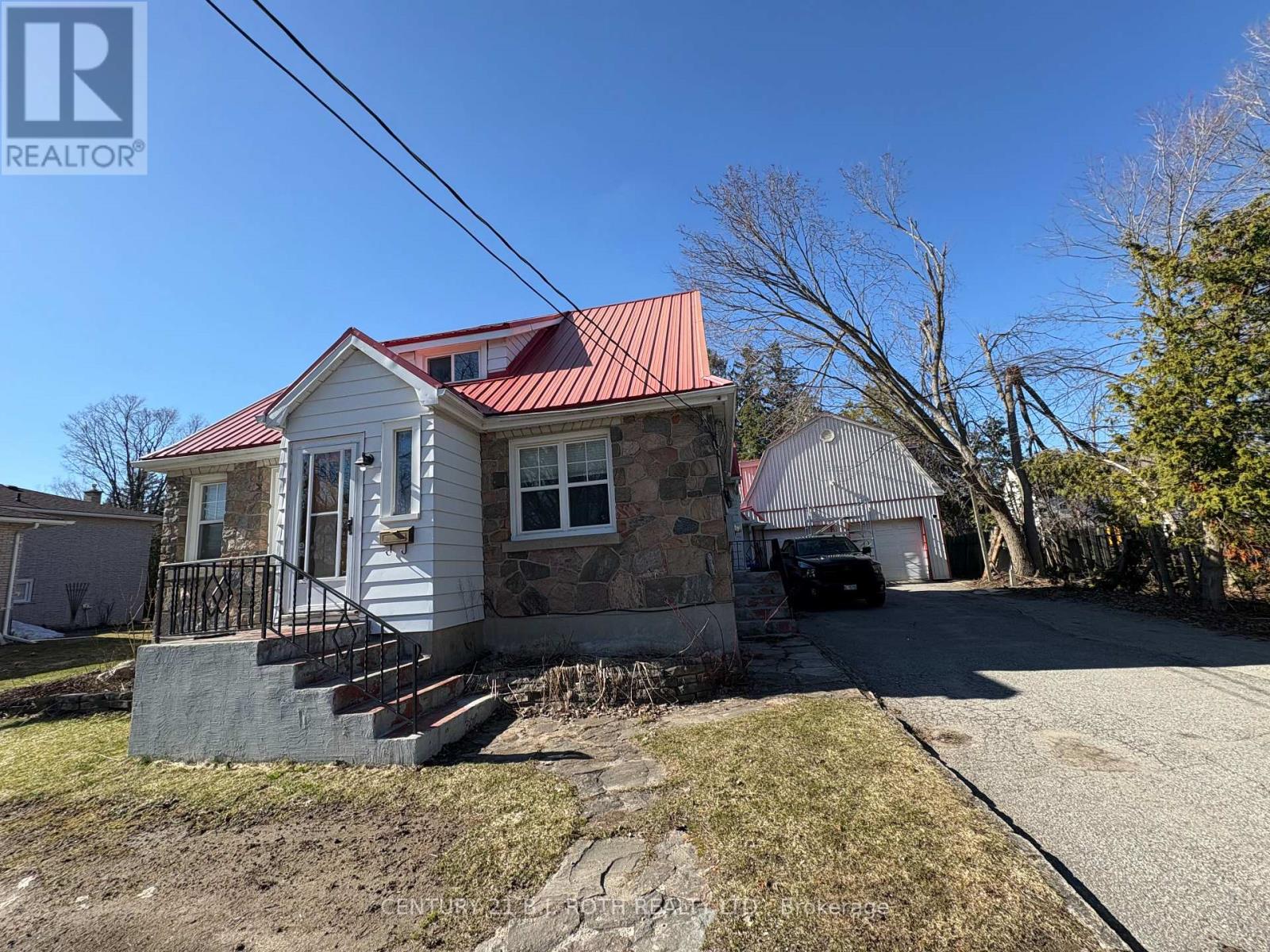 2216 Victoria Street N, Innisfil, Ontario  L9S 1K5 - Photo 2 - N12993350