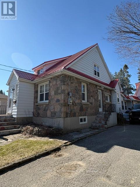 2216 Victoria Street N, Innisfil, Ontario  L9S 1K5 - Photo 3 - N12993350