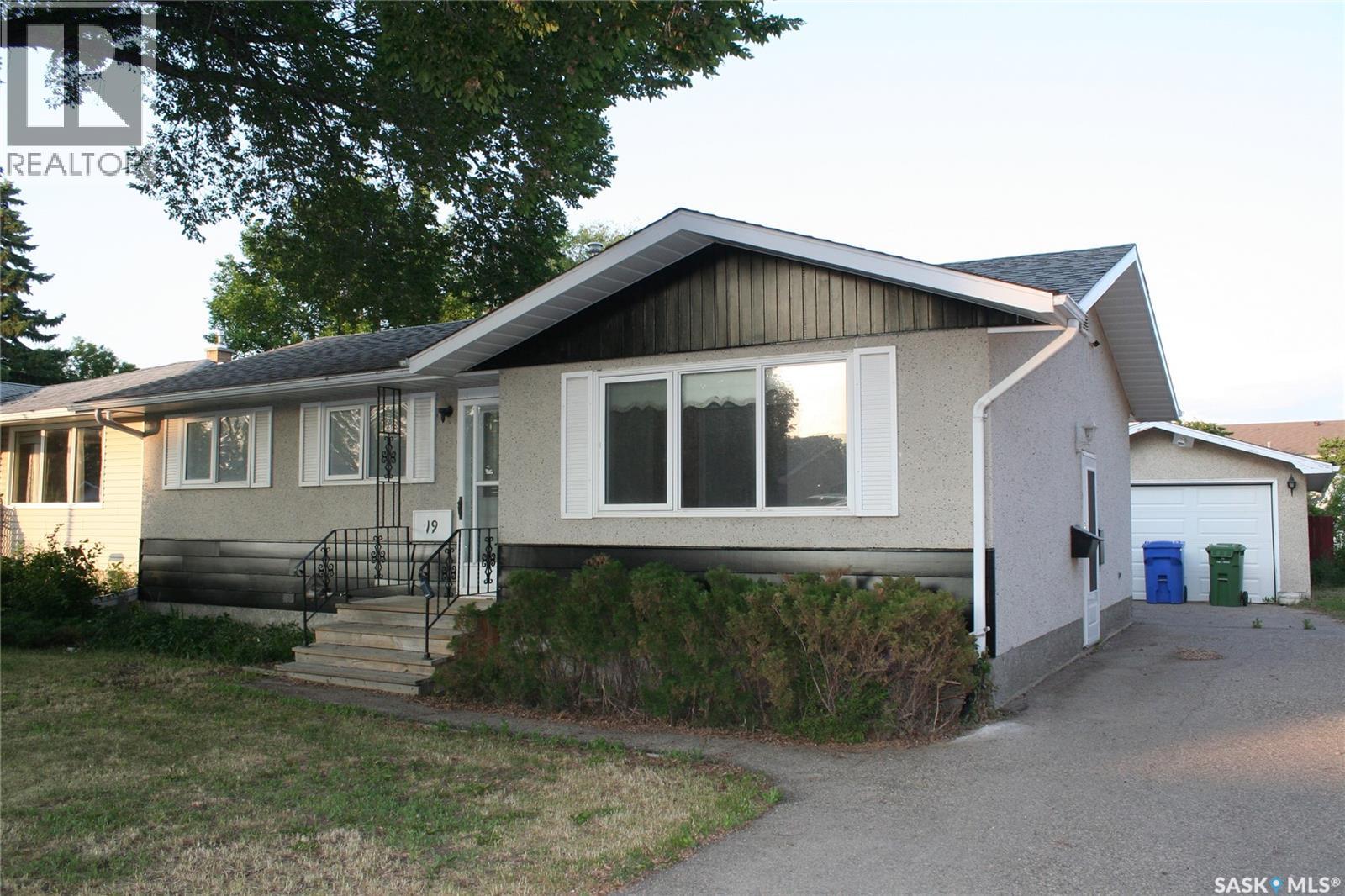19 Merlin Crescent, Regina, Saskatchewan  S4R 3E7 - Photo 1 - SK032825