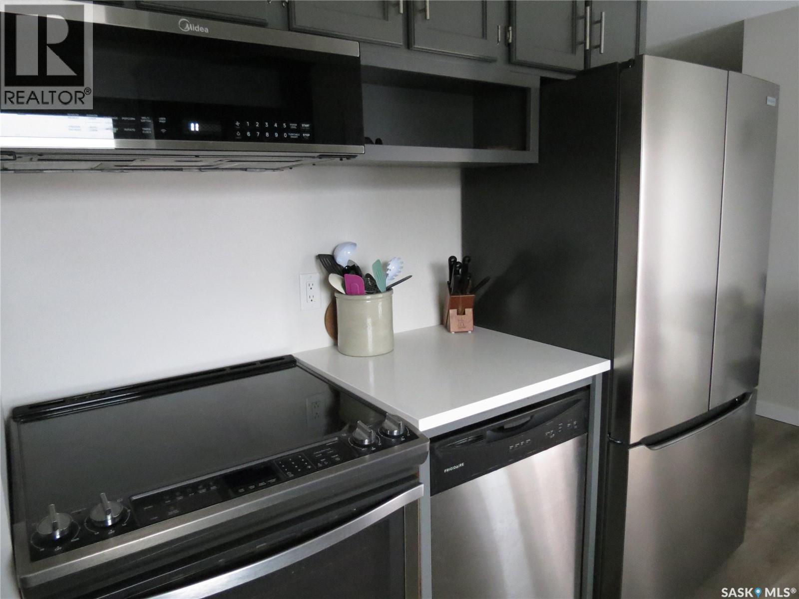 19 Merlin Crescent, Regina, Saskatchewan  S4R 3E7 - Photo 9 - SK032825