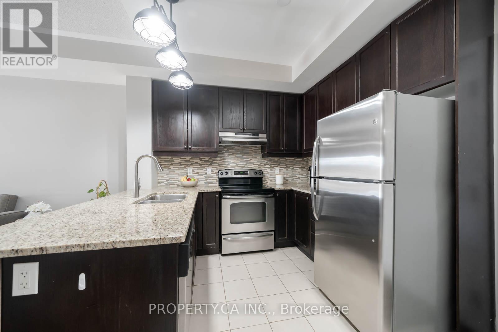 144 - 570 Lolita Gardens, Mississauga, Ontario  L5A 0A1 - Photo 4 - W12993380