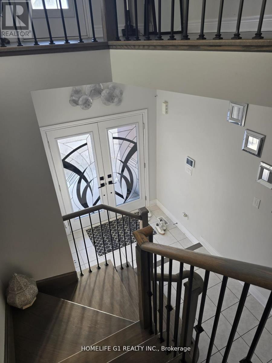 32 Branigan Crescent, Halton Hills, Ontario  L7G 0N1 - Photo 2 - W12993390