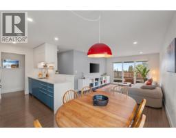 104 105 W KINGS ROAD, North Vancouver, British Columbia