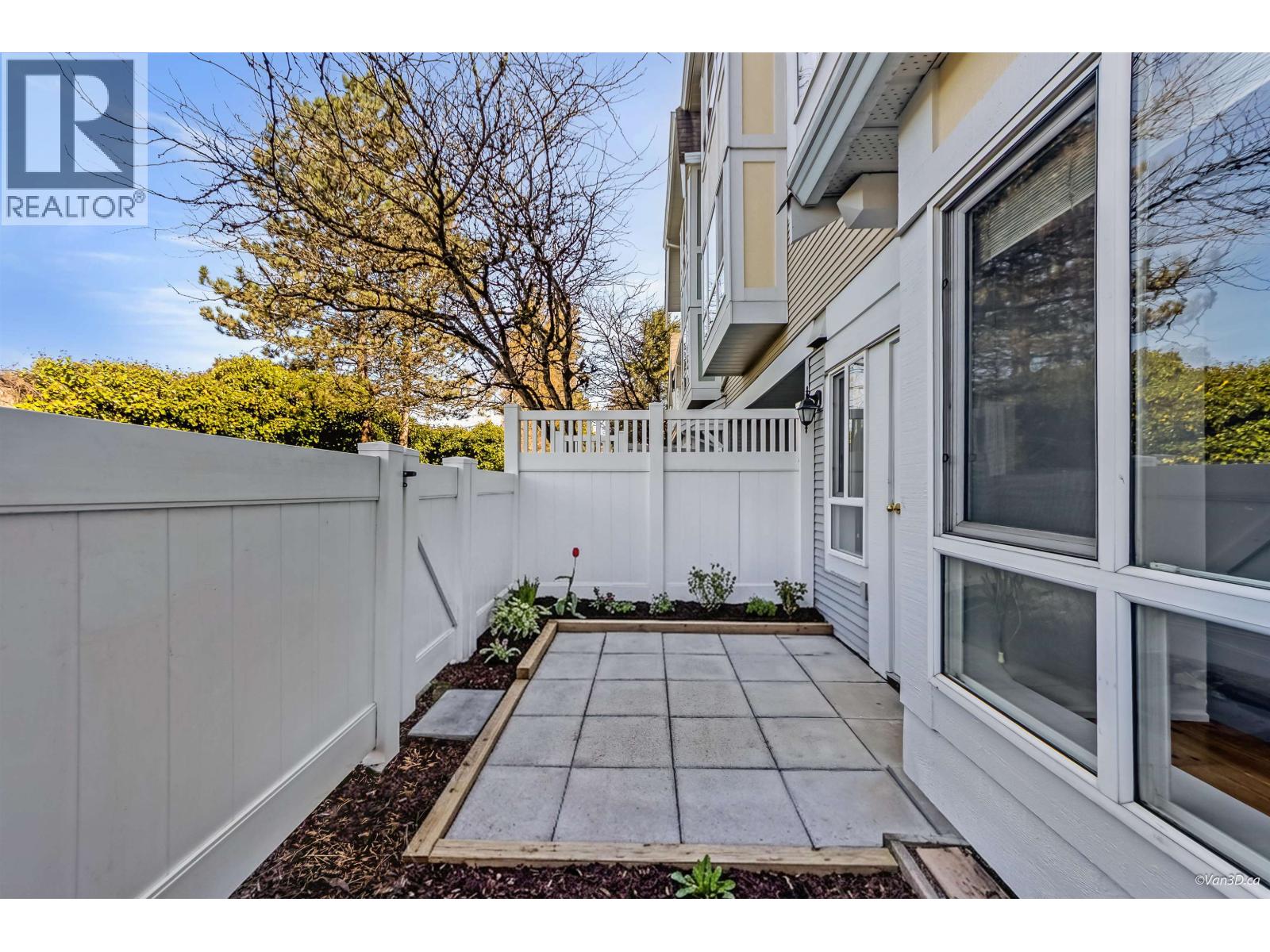 127 6588 Southoaks Crescent, Burnaby, British Columbia V5E 4K1 - Photo 11 - R3110411