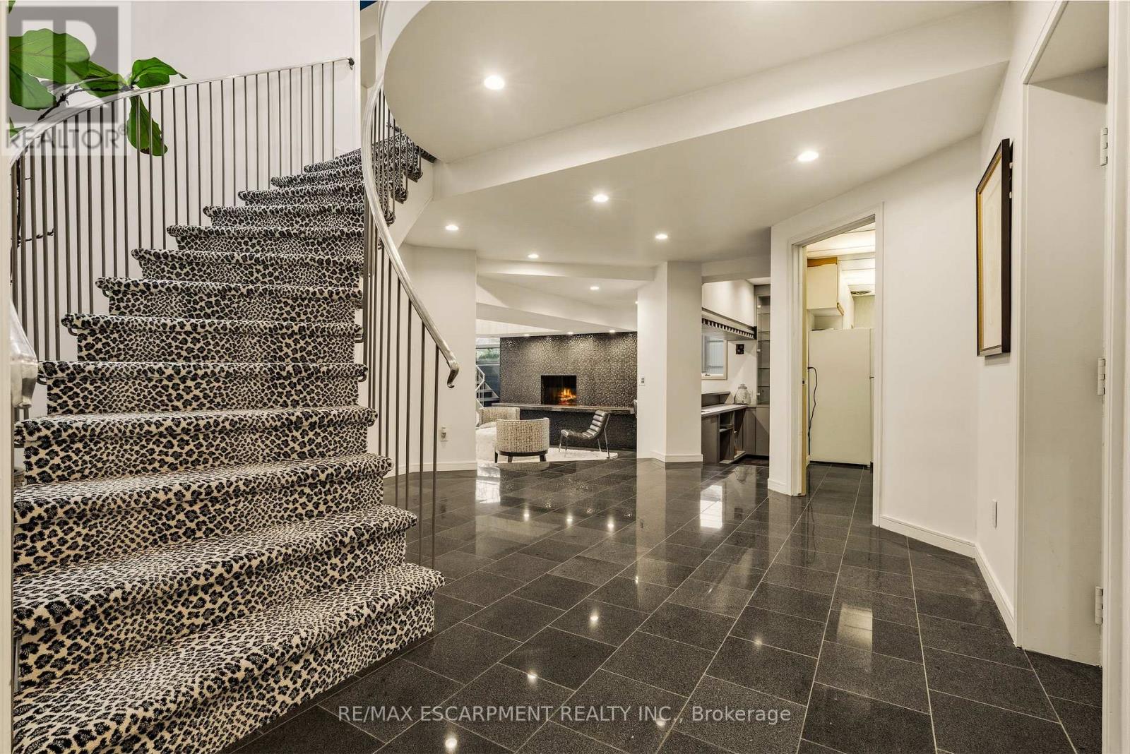 78 Terrace Drive, Hamilton, Ontario  L9H 3X2 - Photo 31 - X12993368