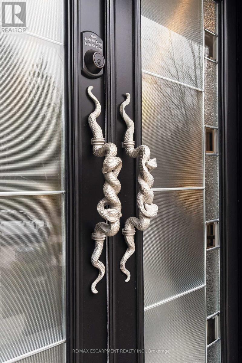 78 Terrace Drive, Hamilton, Ontario  L9H 3X2 - Photo 4 - X12993368