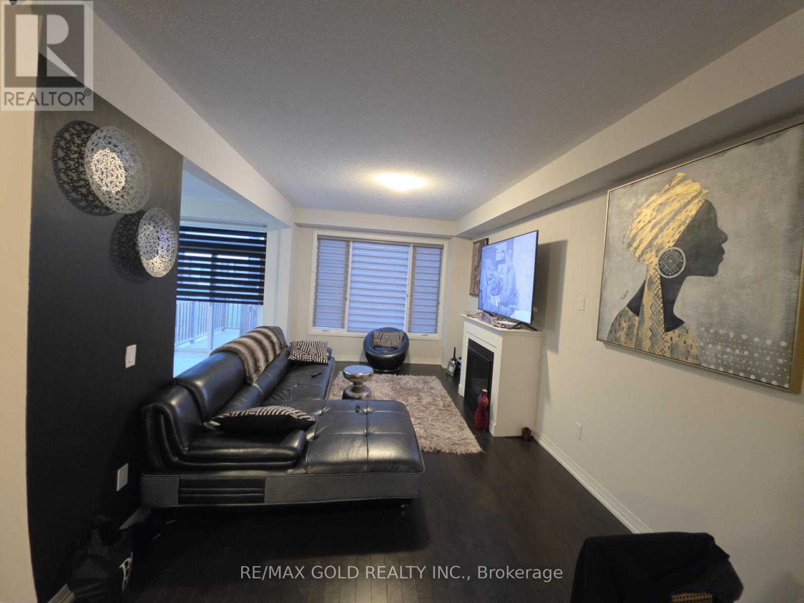 216 Provident Way, Hamilton, Ontario  L0R 1W0 - Photo 3 - X12993382