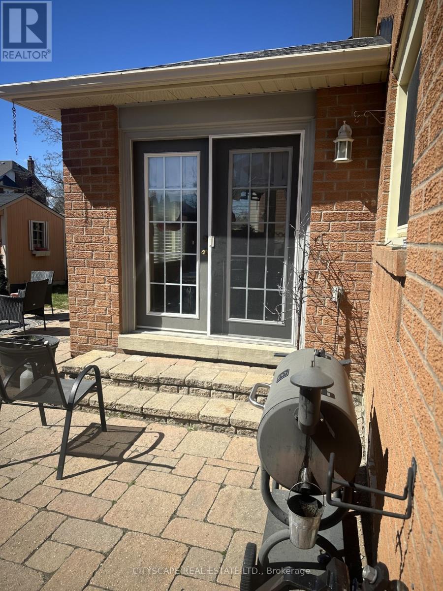 102 Snowcap Road, Brampton, Ontario  L6R 1J1 - Photo 8 - W12990852