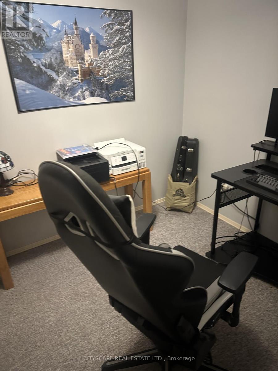 102 Snowcap Road, Brampton, Ontario  L6R 1J1 - Photo 15 - W12990852