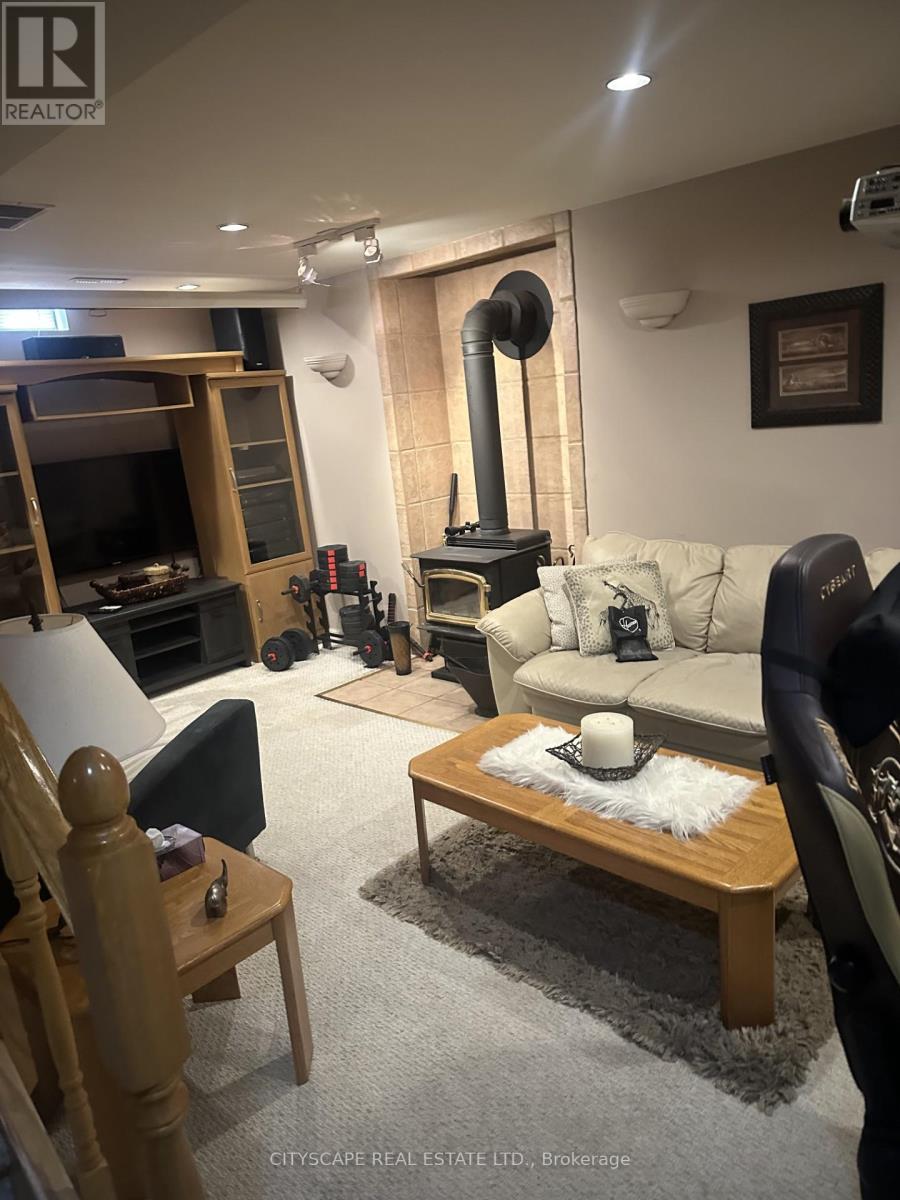 102 Snowcap Road, Brampton, Ontario  L6R 1J1 - Photo 17 - W12990852