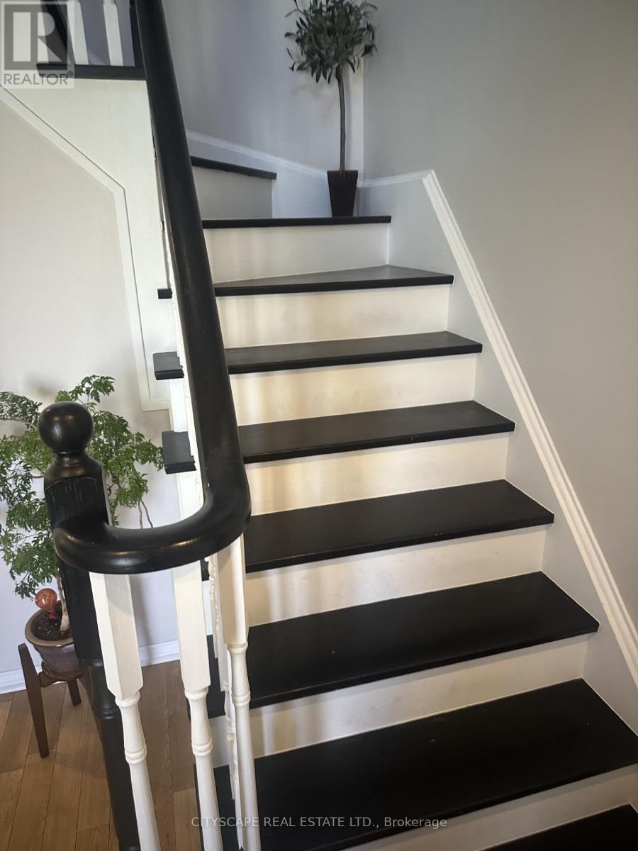 102 Snowcap Road, Brampton, Ontario  L6R 1J1 - Photo 9 - W12990852