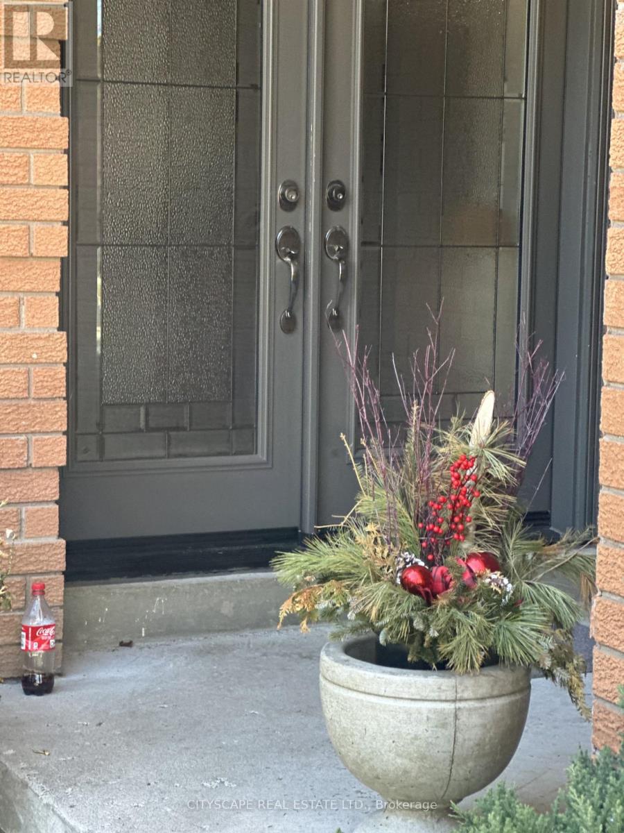 102 Snowcap Road, Brampton, Ontario  L6R 1J1 - Photo 7 - W12990852