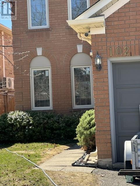 102 Snowcap Road, Brampton, Ontario  L6R 1J1 - Photo 5 - W12990852