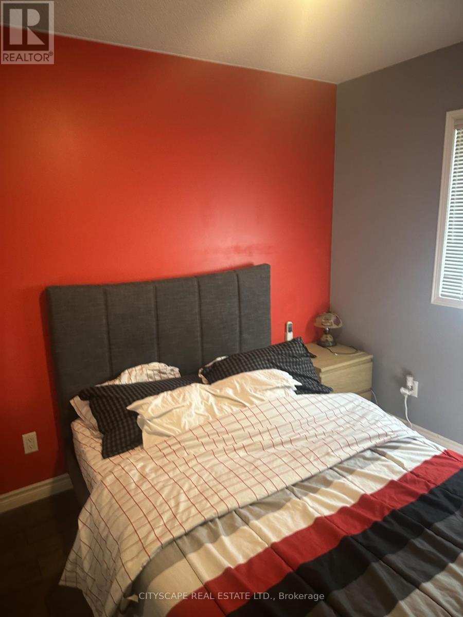 102 Snowcap Road, Brampton, Ontario  L6R 1J1 - Photo 10 - W12990852