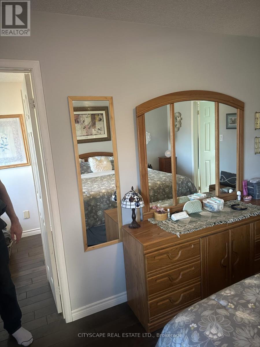 102 Snowcap Road, Brampton, Ontario  L6R 1J1 - Photo 12 - W12990852