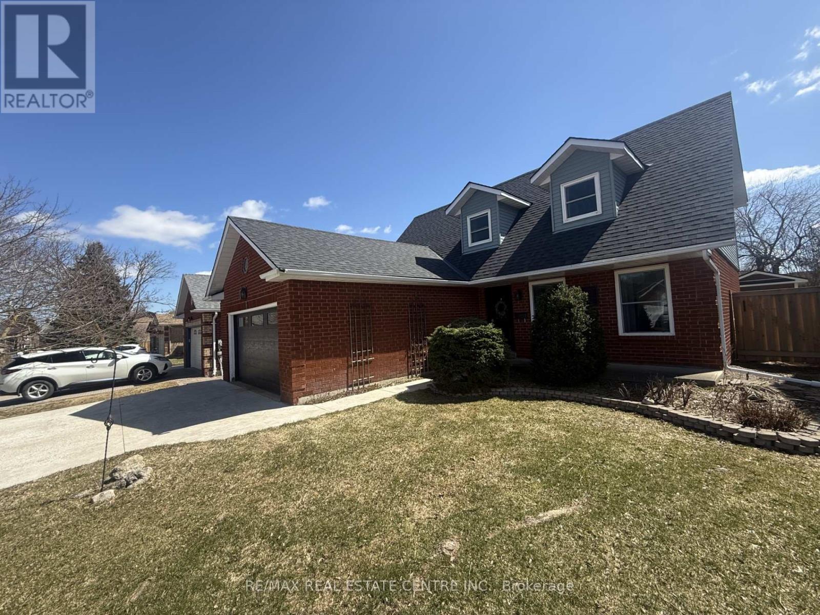 8 Passmore Avenue, Orangeville, Ontario  L9W 4E2 - Photo 2 - W12935918