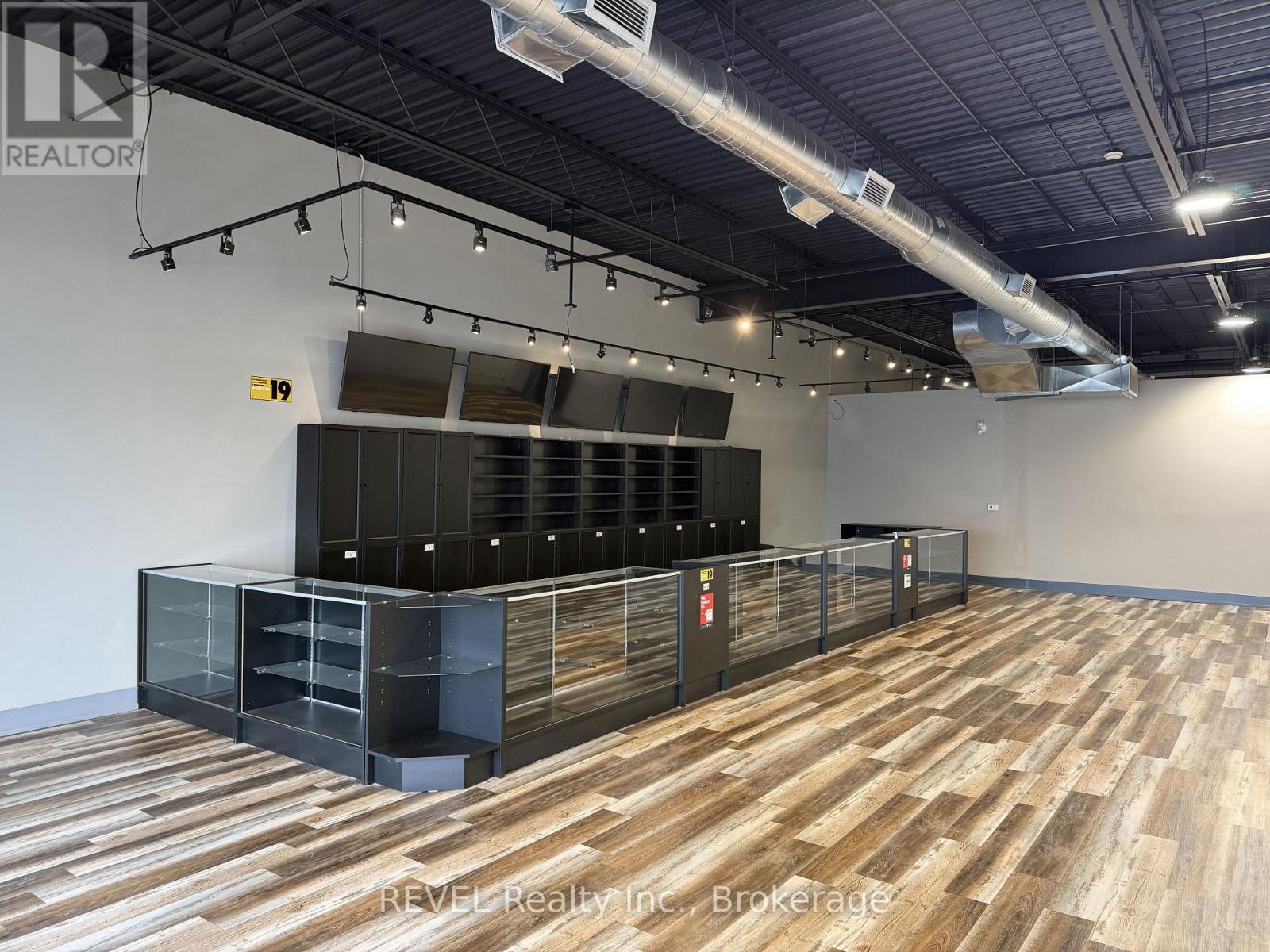 2 - 8189 Lundys Lane, Niagara Falls, Ontario  L2H 1H3 - Photo 3 - X12993458