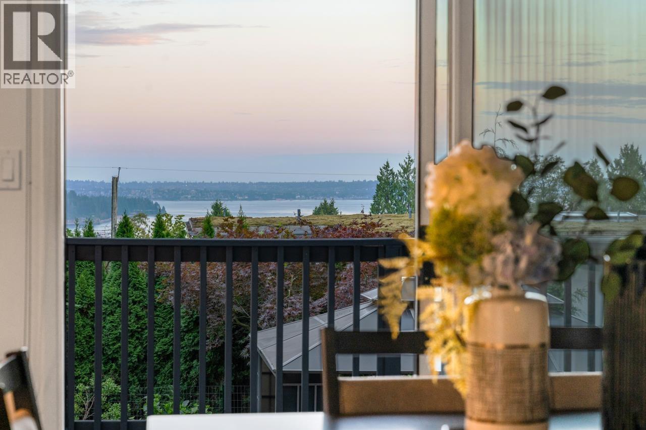 1550 PALMERSTON AVENUE, West Vancouver, British Columbia